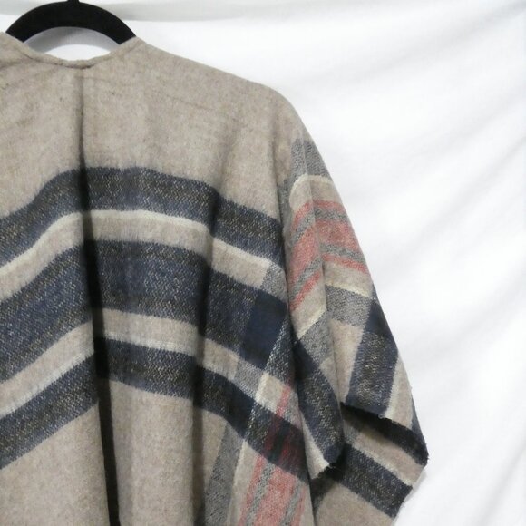 DO EVERYTHING IN LOVE | OS - one size | Plaid Fringed Poncho with Neutral Tones - Picture 12 of 16